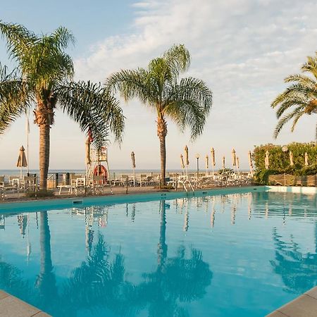 Elegante Appartamento Con Piscina - Wi-Fi & Box Privato Сан Ремо Екстериор снимка